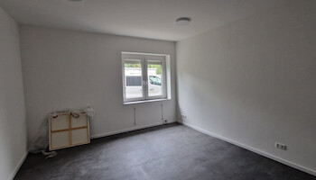 Vinyl, dunkler Bodenbelag, Plattengröße 0,60 m * 1,20 m